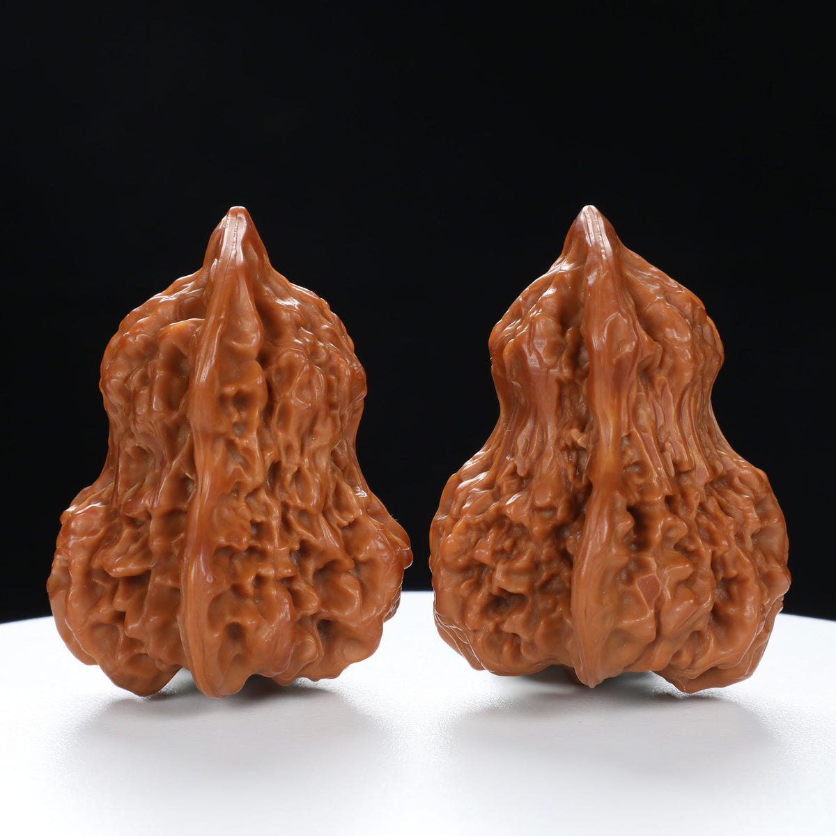 “Gourd” Natural Gourd-Shaped Wenwan Walnuts Pair | Size:39L*38W*50H | UPI:UR-00061