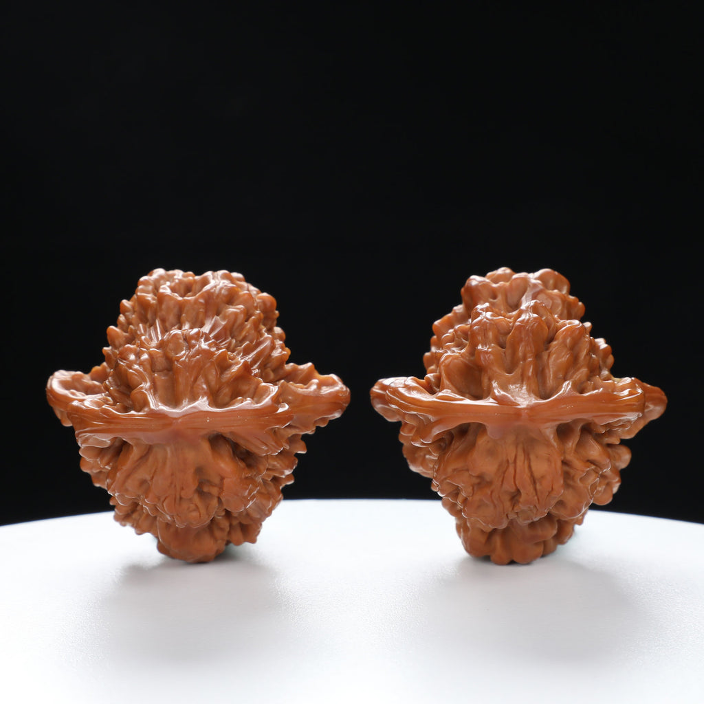 “Gourd” Natural Gourd-Shaped Wenwan Walnuts Pair | Size:39L*38W*50H | UPI:UR-00061