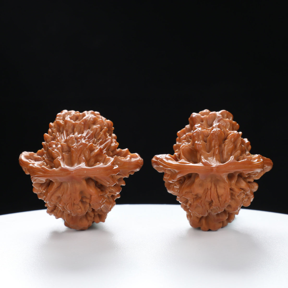 “Gourd” Natural Gourd-Shaped Wenwan Walnuts Pair | Size:39L*38W*50H | UPI:UR-00061