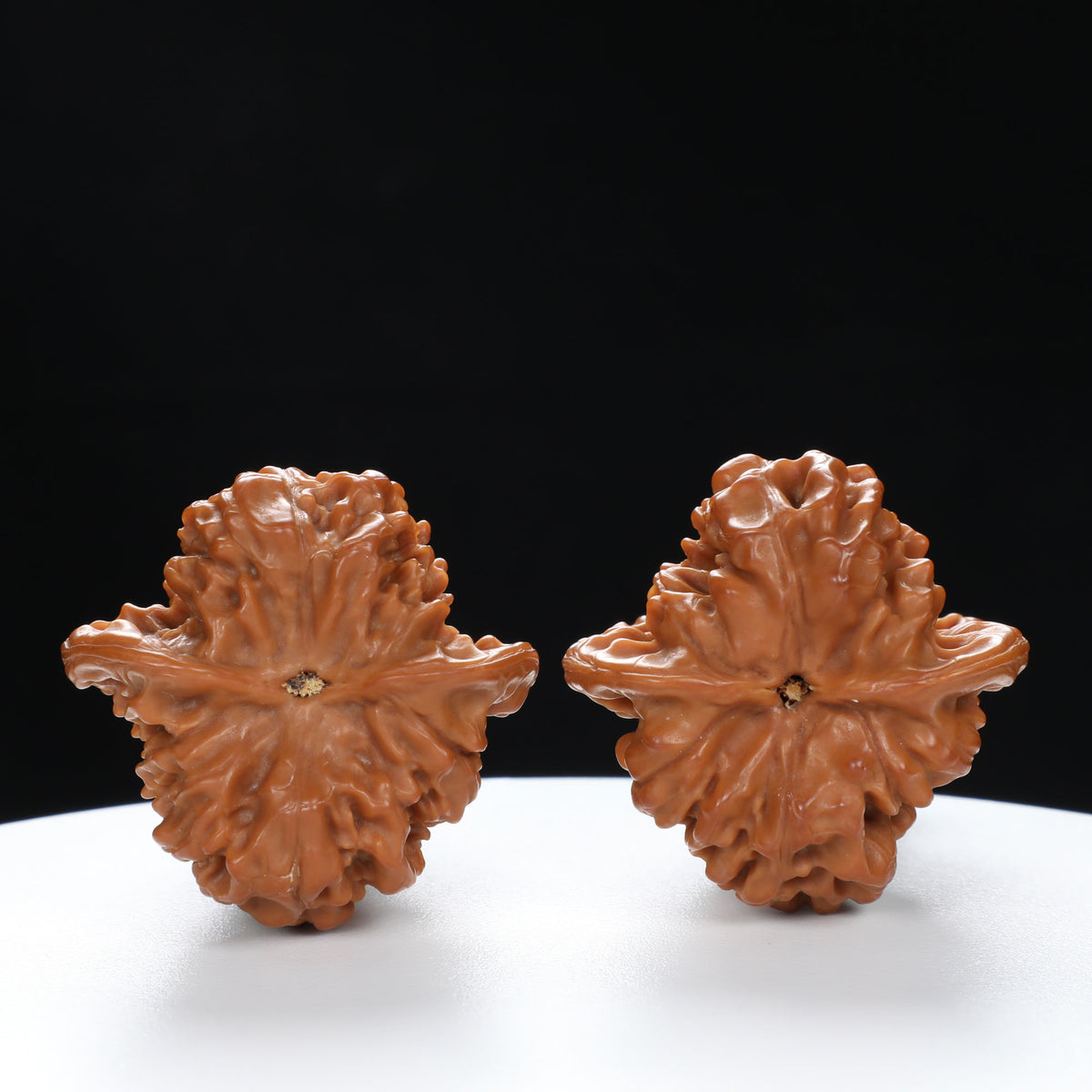 “Gourd” Natural Gourd-Shaped Wenwan Walnuts Pair | Size:39L*38W*50H | UPI:UR-00061