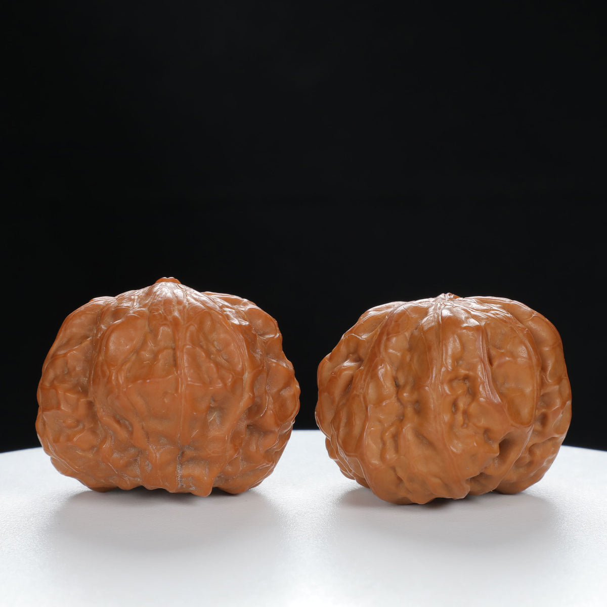 "Single Ridge" Artisan entry level Wenwan Walnuts Pair | Size:37L*36W*30H | UPI:UR-00063