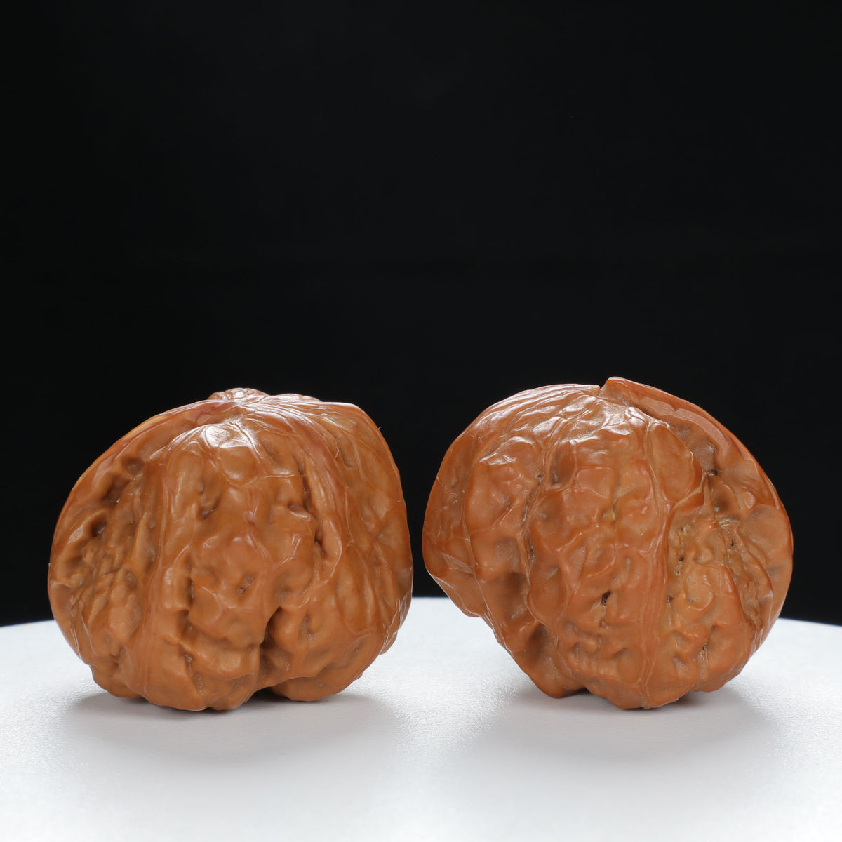 "Single Ridge" Artisan entry level Wenwan Walnuts Pair | Size:37L*36W*30H | UPI:UR-00063