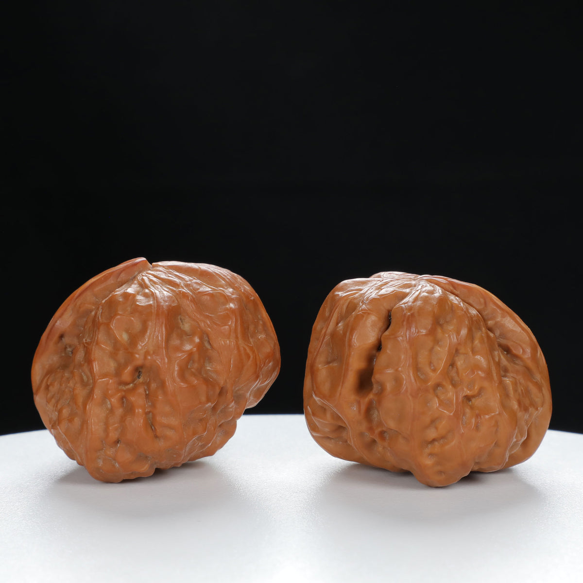 "Single Ridge" Artisan entry level Wenwan Walnuts Pair | Size:37L*36W*30H | UPI:UR-00063