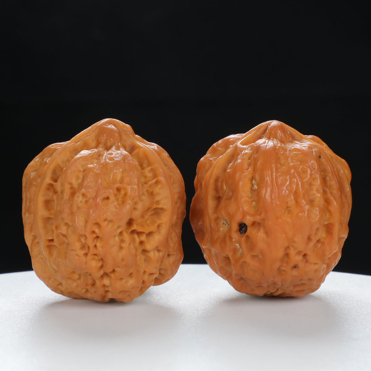 "Three-Ridged" Vintage-style entry level Wenwan Walnuts Pair | Size:34L*35W*38H | UPI:UR-00065