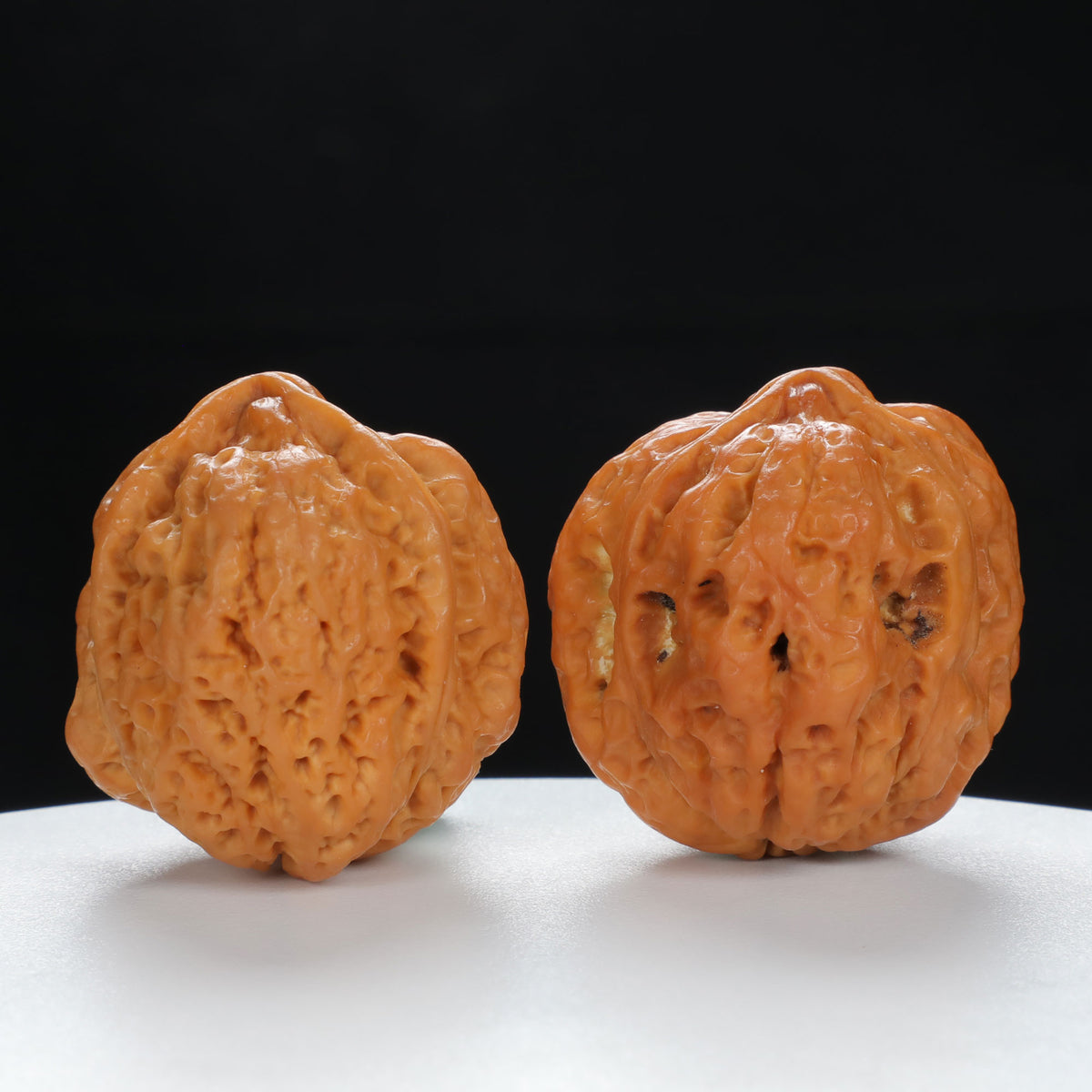 "Three-Ridged" Vintage-style entry level Wenwan Walnuts Pair | Size:34L*35W*38H | UPI:UR-00065