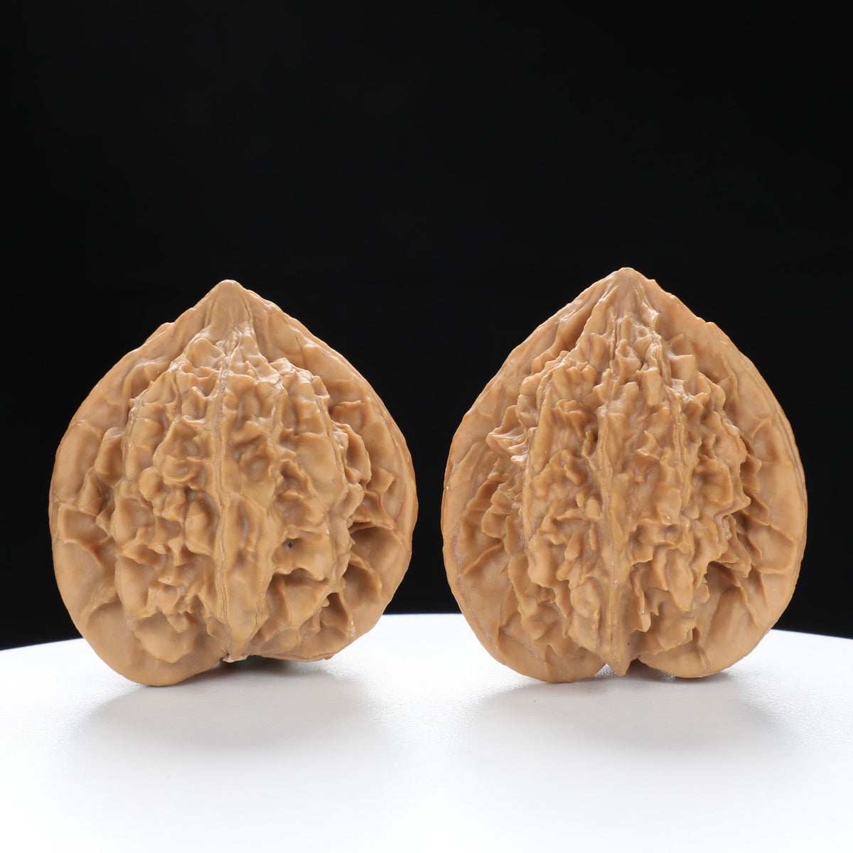 “Three-Ridged” Hand-Selected T-Shaped Triple-Ridge Wenwan Walnuts Pair | Size:37L*39W*42H | UPI:UR-00089