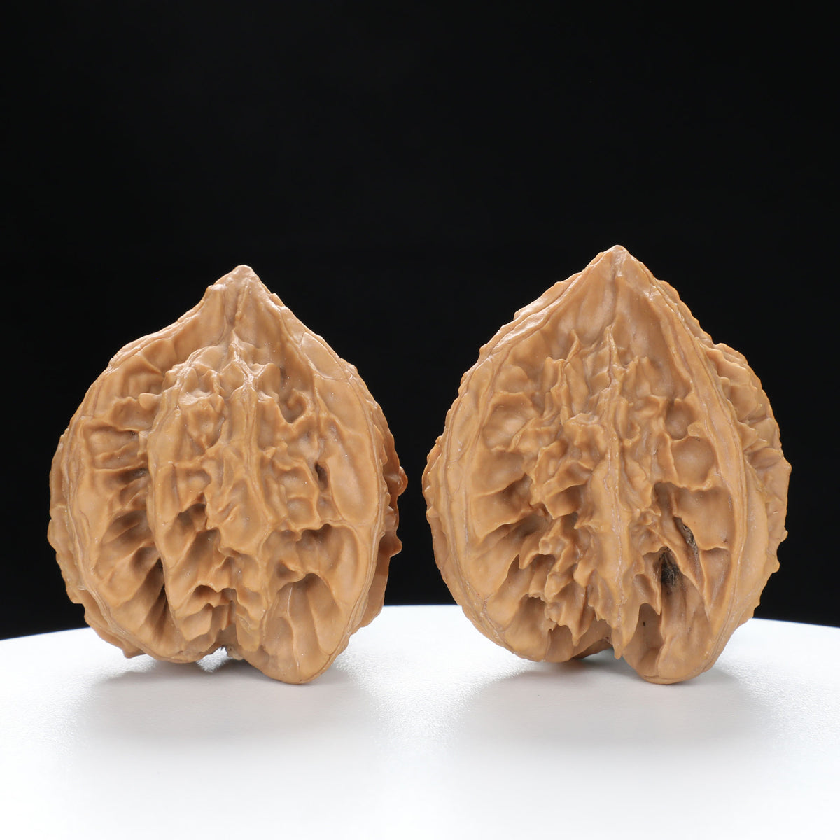 “Three-Ridged” Hand-Selected T-Shaped Triple-Ridge Wenwan Walnuts Pair | Size:37L*39W*42H | UPI:UR-00089