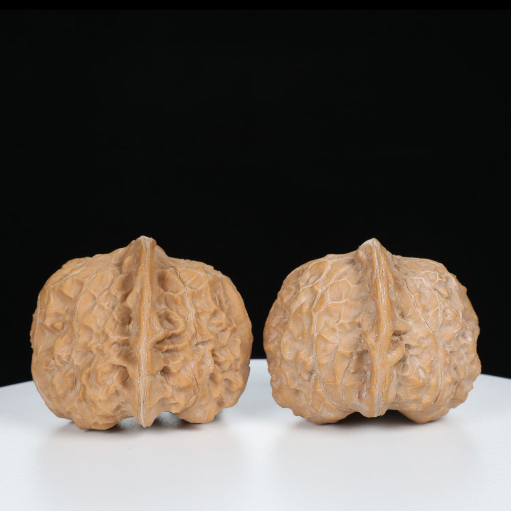 "Si Zuo Lou" Essential entry level Wenwan Walnuts Pair | Size:41L*43W*36H | UPI:UR-00072