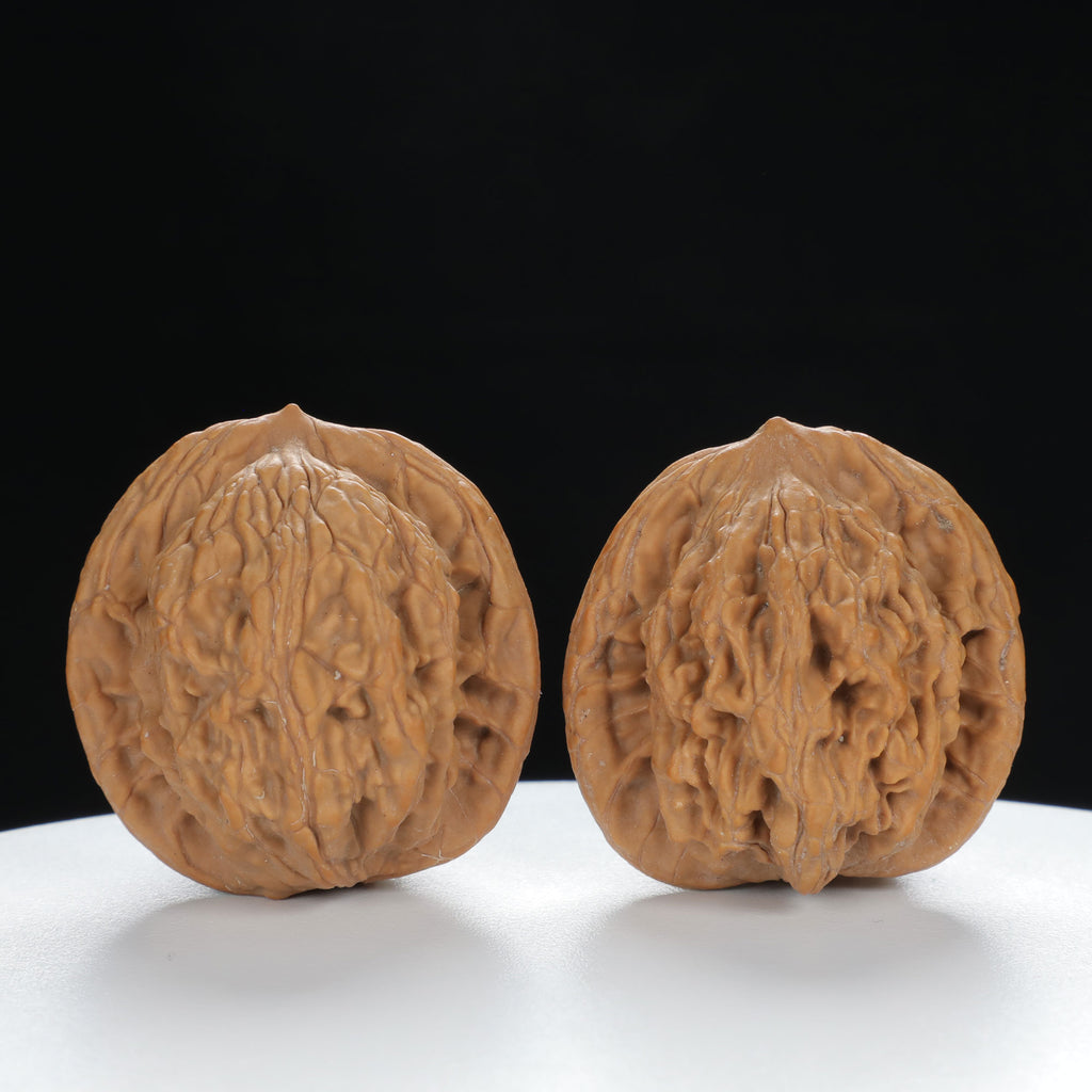 "Wheat Ear Tiger" Traditional entry level Wenwan Walnuts Pair | Size:37L*35W*37H | UPI:UR-00073