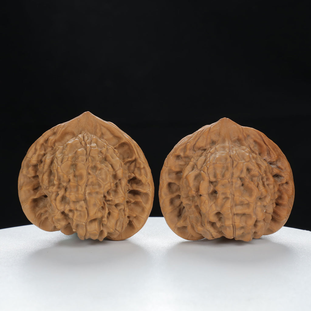 “Large Mandarin Hat” Large Broad-Rimmed Guanmao Official's Cap Wenwan Walnuts Pair | Size:47L*40W*43H | UPI:UR-00074