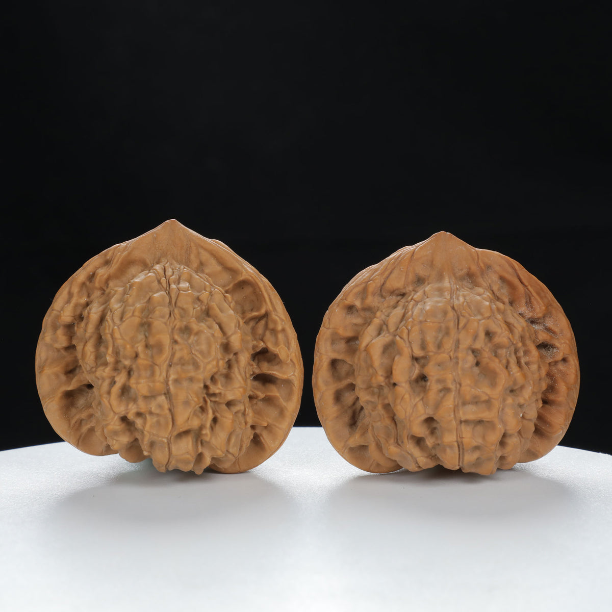 “Large Mandarin Hat” Large Broad-Rimmed Guanmao Official's Cap Wenwan Walnuts Pair | Size:47L*40W*43H | UPI:UR-00074
