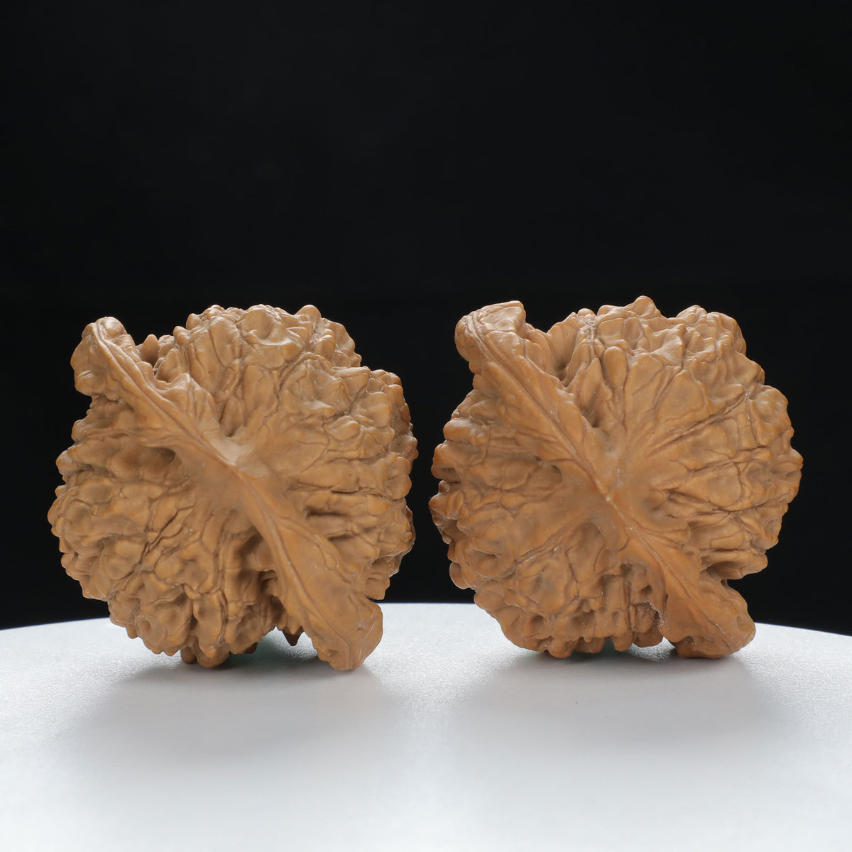 “Large Mandarin Hat” Large Broad-Rimmed Guanmao Official's Cap Wenwan Walnuts Pair | Size:47L*40W*43H | UPI:UR-00074