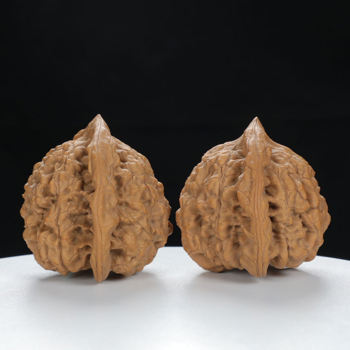 “Large Mandarin Hat” Large Broad-Rimmed Guanmao Official's Cap Wenwan Walnuts Pair | Size:47L*40W*43H | UPI:UR-00074
