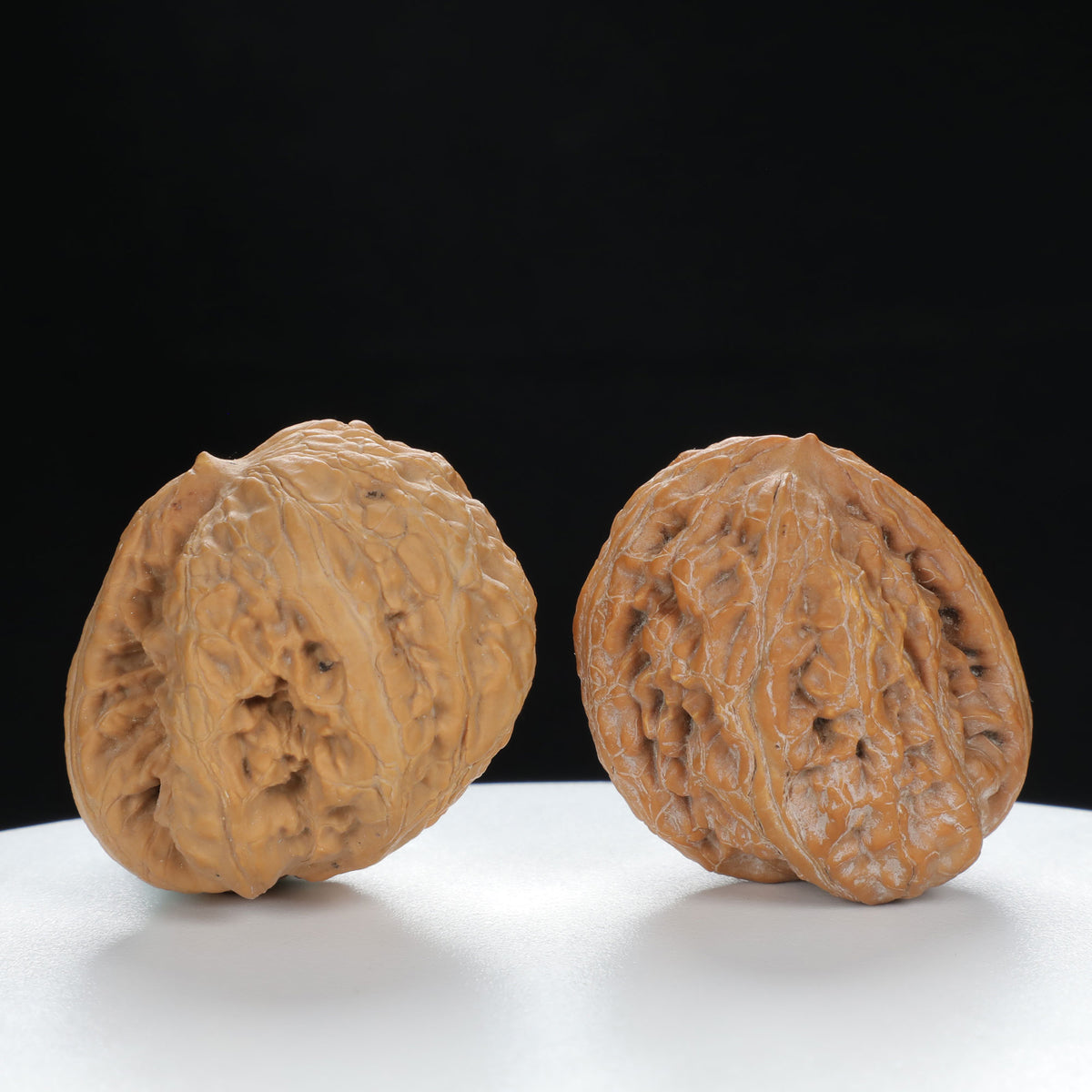 "Single Ridge" Heritage entry level Wenwan Walnuts Pair | Size:35L*33W*34H | UPI:UR-00075