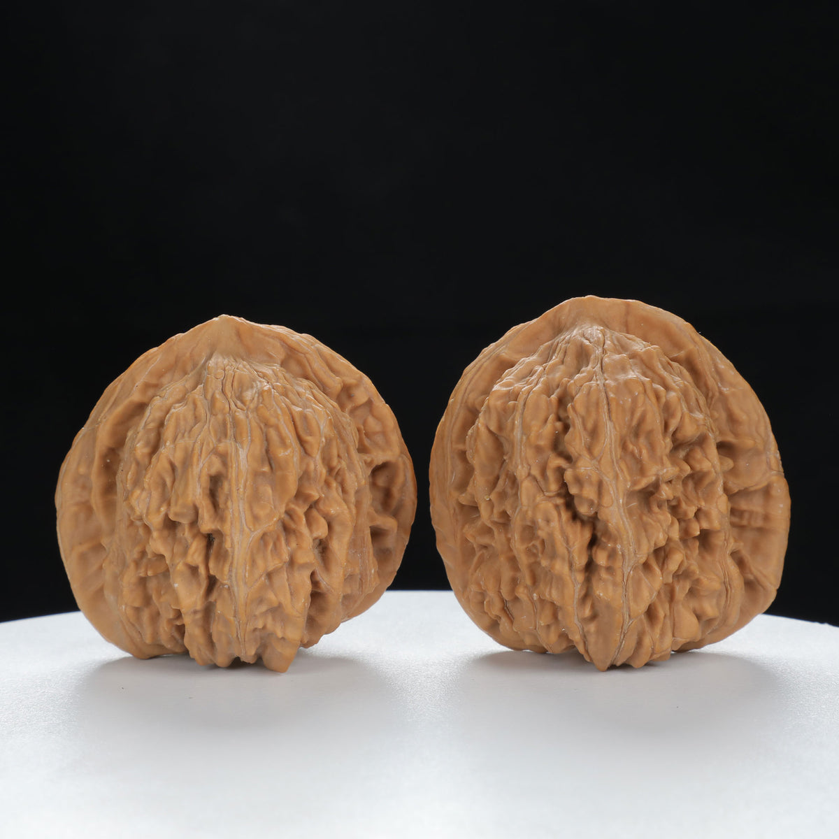 "Si Zuo Lou" Authentic entry level Wenwan Walnuts Pair | Size:45L*40W*43H | UPI:UR-00079