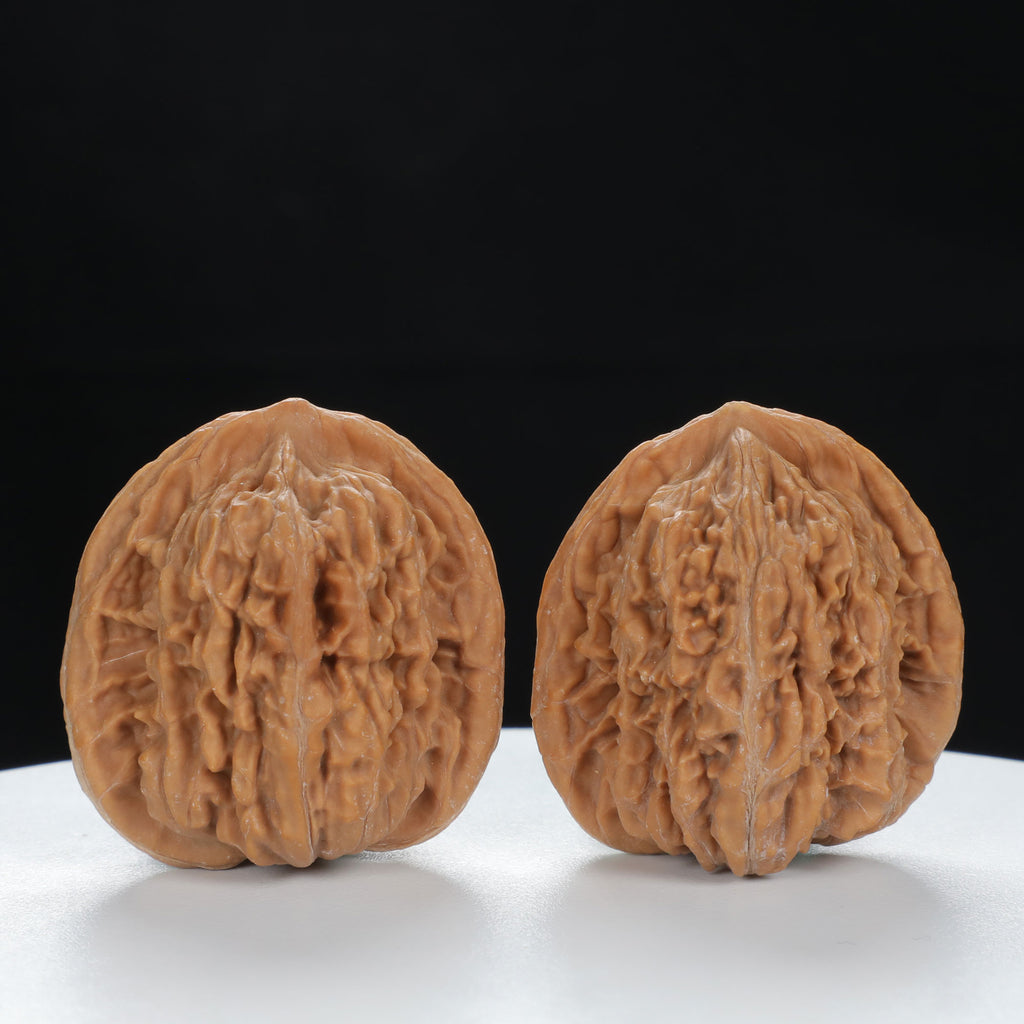 "Si Zuo Lou" Elegant entry level Wenwan Walnuts Pair | Size:37L*34W*39H | UPI:UR-00081