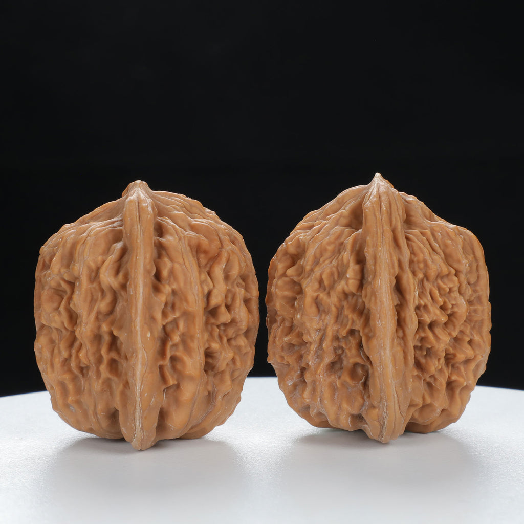 "Si Zuo Lou" Elegant entry level Wenwan Walnuts Pair | Size:37L*34W*39H | UPI:UR-00081