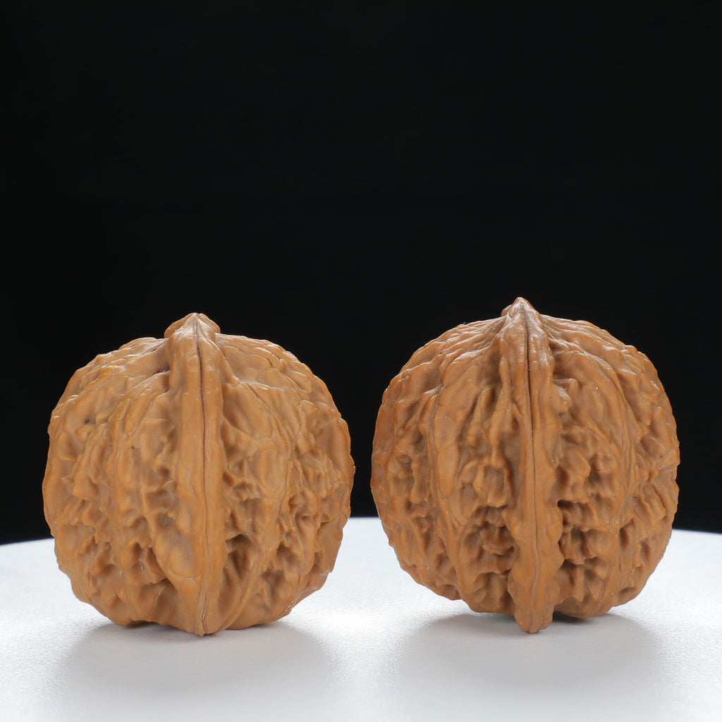 "Lion's Head" Vintage-style entry level Wenwan Walnuts Pair | Size:31L*31W*32H | UPI:UR-00086