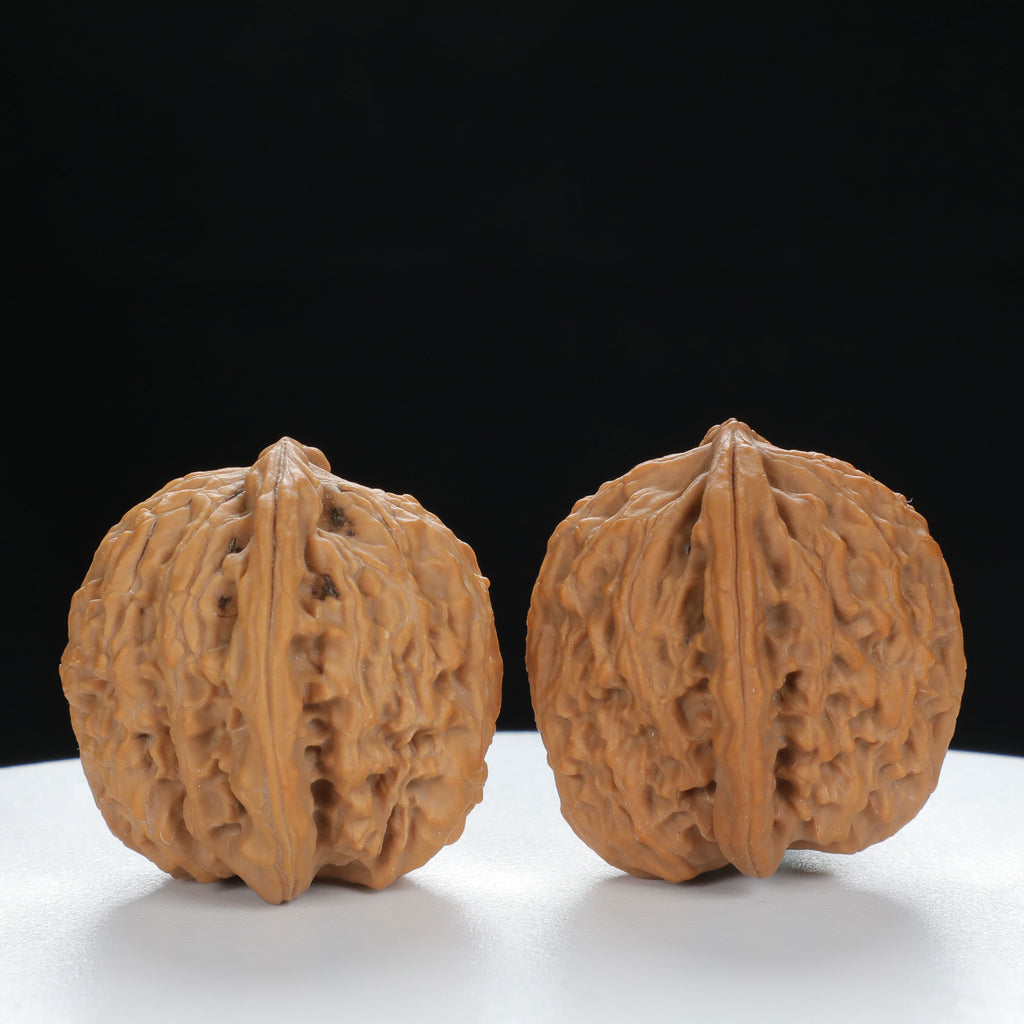 "Lion's Head" Vintage-style entry level Wenwan Walnuts Pair | Size:31L*31W*32H | UPI:UR-00086
