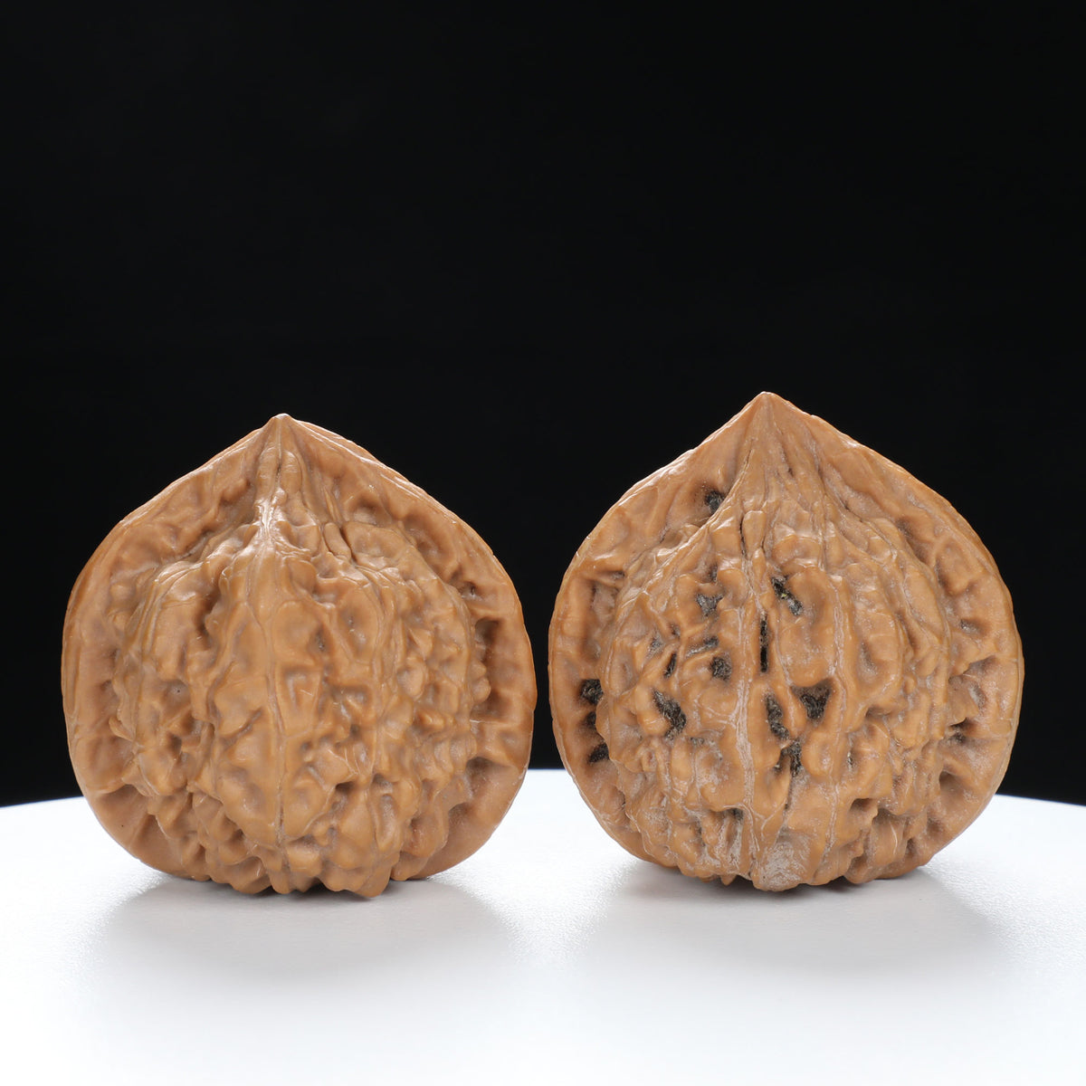 “Three-Ridged” Highly Matched 3-Sided Triple-Ridge Wenwan Walnuts Pair | Size:36L*38W*38H | UPI:UR-00088