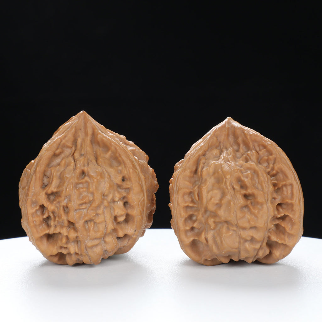 “Three-Ridged” Highly Matched 3-Sided Triple-Ridge Wenwan Walnuts Pair | Size:36L*38W*38H | UPI:UR-00088