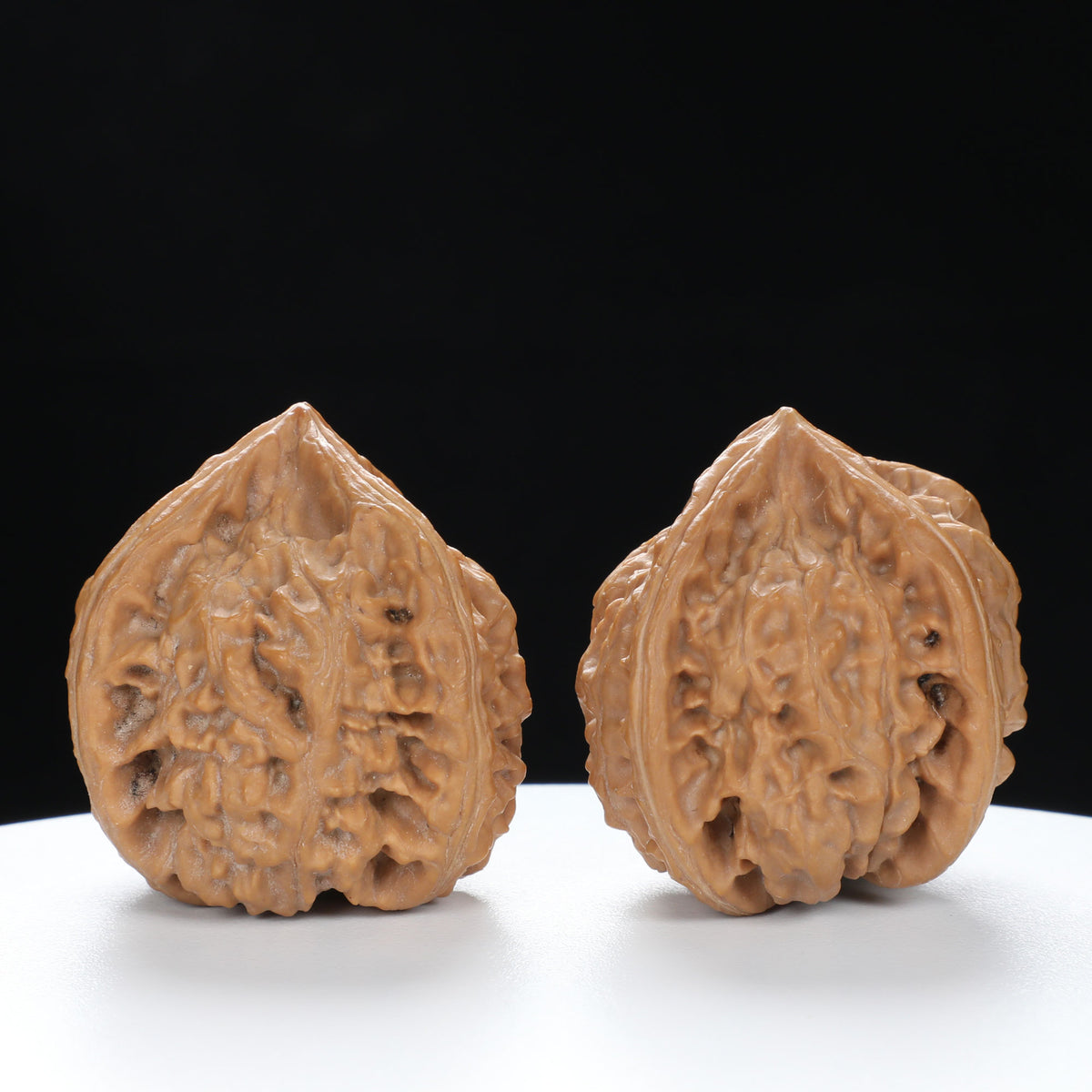 “Three-Ridged” Highly Matched 3-Sided Triple-Ridge Wenwan Walnuts Pair | Size:36L*38W*38H | UPI:UR-00088