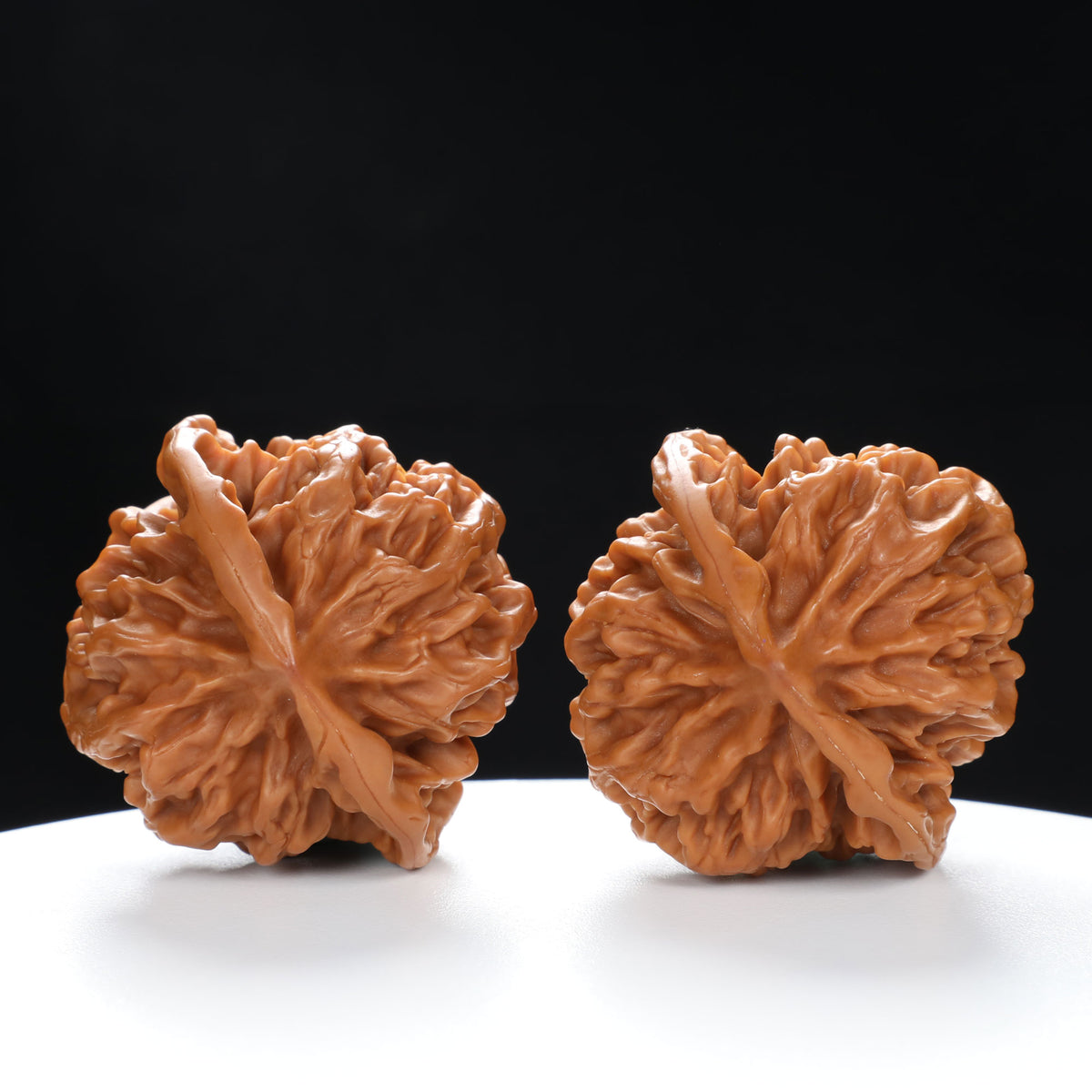 “Qilin Scale Pattern” Imperial Collection Qilin Guanmao Walnuts Pair | Size:47L*45W*43H | UPI:UR-00053