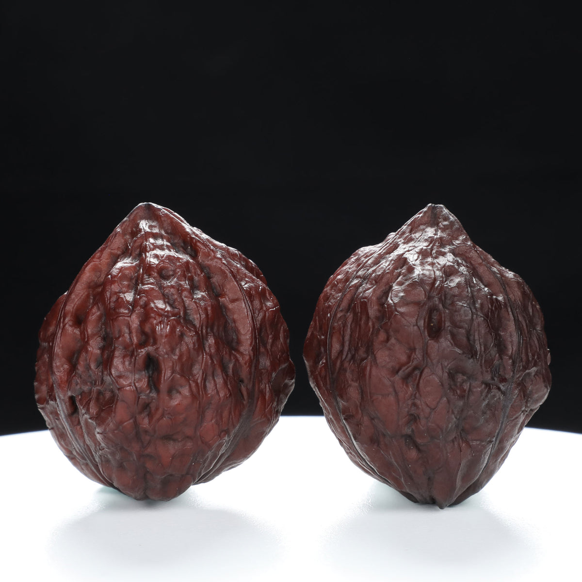 “Three-Ridged” Dark Red Earth-Cured T-Form Onigiri Triple-Ridge Walnuts Pair | Size:36L*33W*40H | UPI:UR-00105