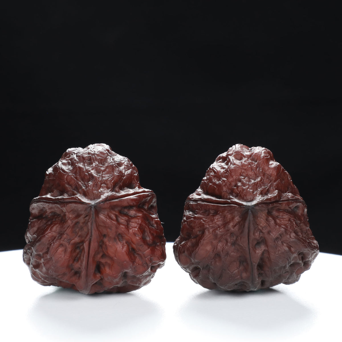“Three-Ridged” Dark Red Earth-Cured T-Form Onigiri Triple-Ridge Walnuts Pair | Size:36L*33W*40H | UPI:UR-00105