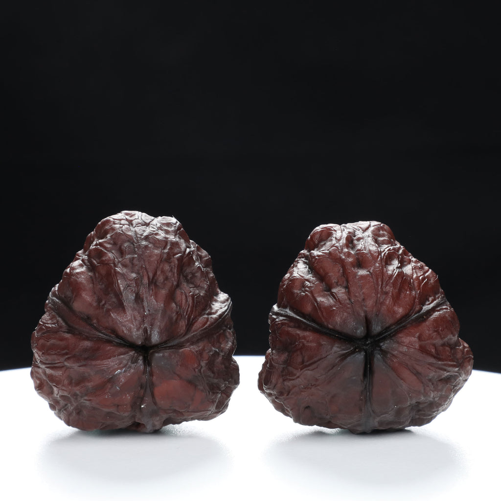 “Three-Ridged” Dark Red Earth-Cured T-Form Onigiri Triple-Ridge Walnuts Pair | Size:36L*33W*40H | UPI:UR-00105