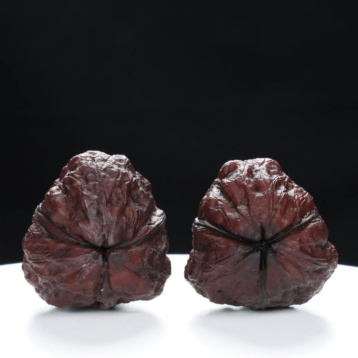 “Three-Ridged” Dark Red Earth-Cured T-Form Onigiri Triple-Ridge Walnuts Pair | Size:36L*33W*40H | UPI:UR-00105