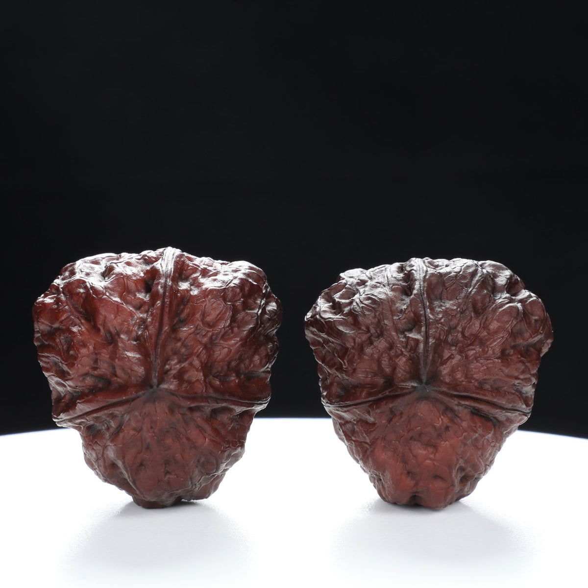 “Three-Ridged” Dark Red Earth-Cured T-Form Onigiri Triple-Ridge Walnuts Pair | Size:36L*33W*40H | UPI:UR-00105