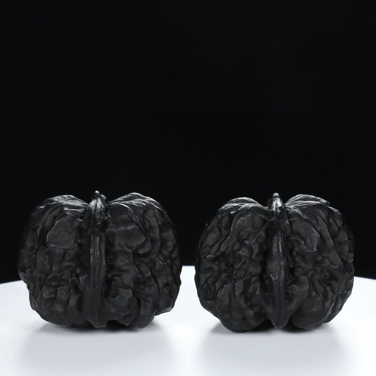 “Toad Head” Earth-Cured Dark Patina Yunnan Iron Toad Wenwan Walnuts Pair | Size:35L*37W*30H | UPI:UR-00106