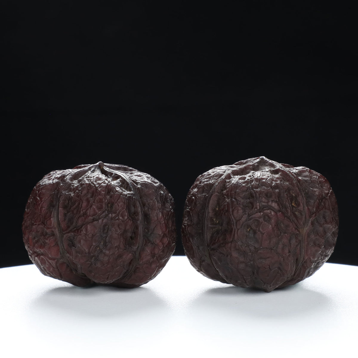 “Four-Ridged” Collector's Rare Square Four-Ridge Dimun Yuntie Toad Head Wenwan Walnuts Pair | Size:34L*31W*30H | UPI:UR-00108
