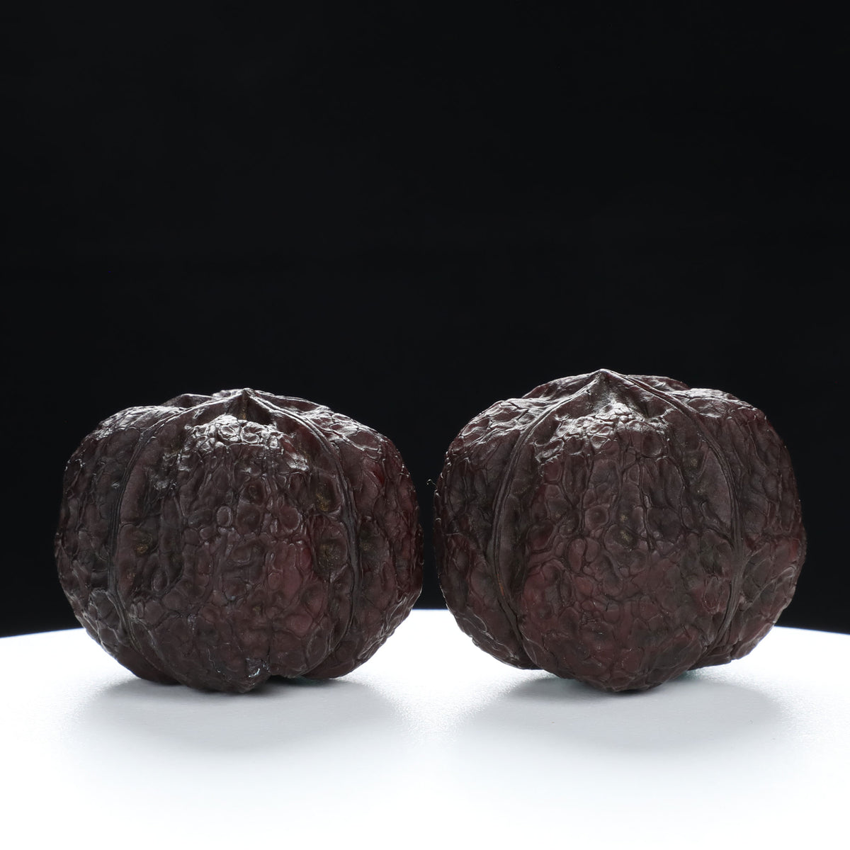 “Four-Ridged” Collector's Rare Square Four-Ridge Dimun Yuntie Toad Head Wenwan Walnuts Pair | Size:34L*31W*30H | UPI:UR-00108