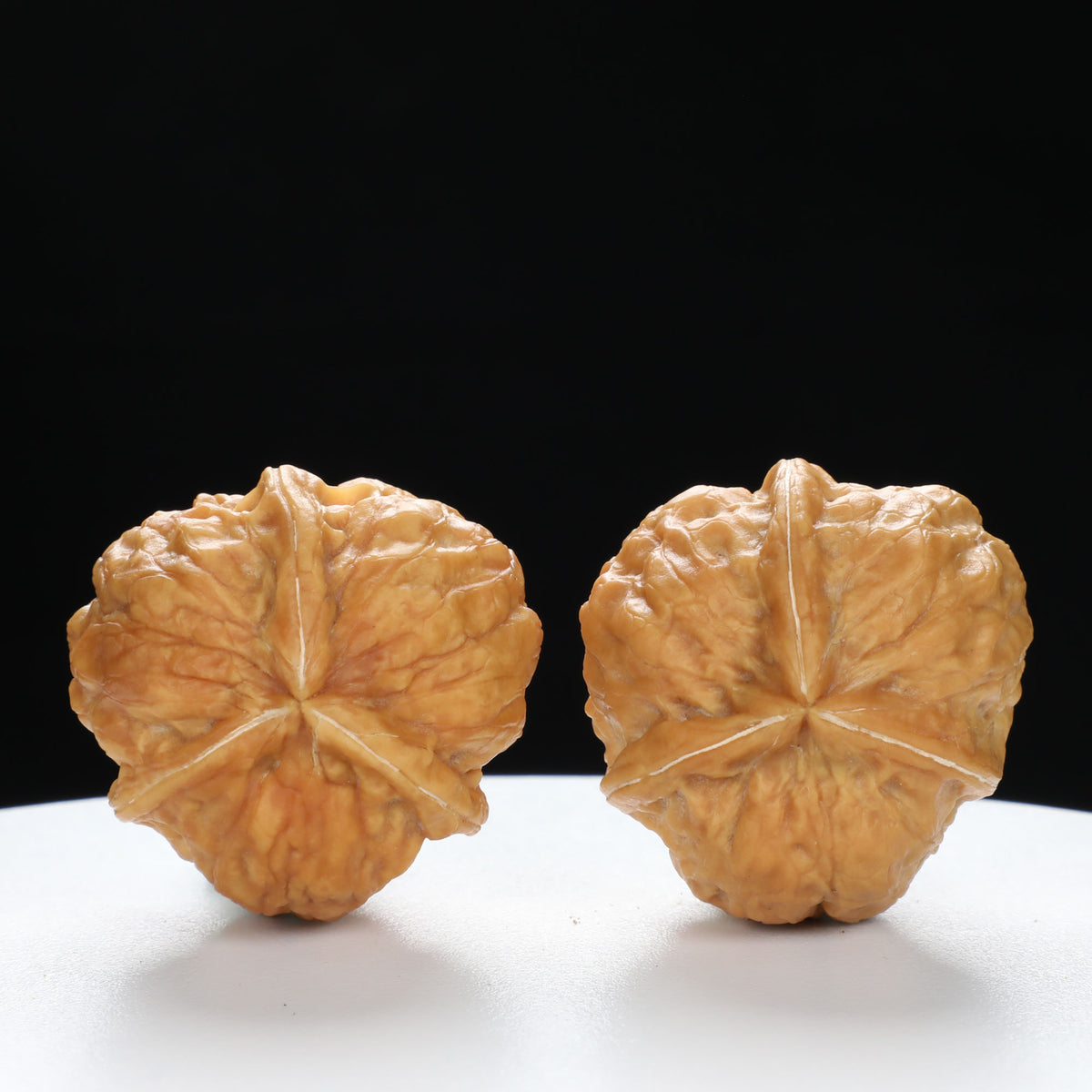 “Three-Ridged” Y-Shaped Mini Hammer Compact Triple-Ridge Wenwan Walnuts Pair | Size:34L*34W*32H | UPI:UR-00110