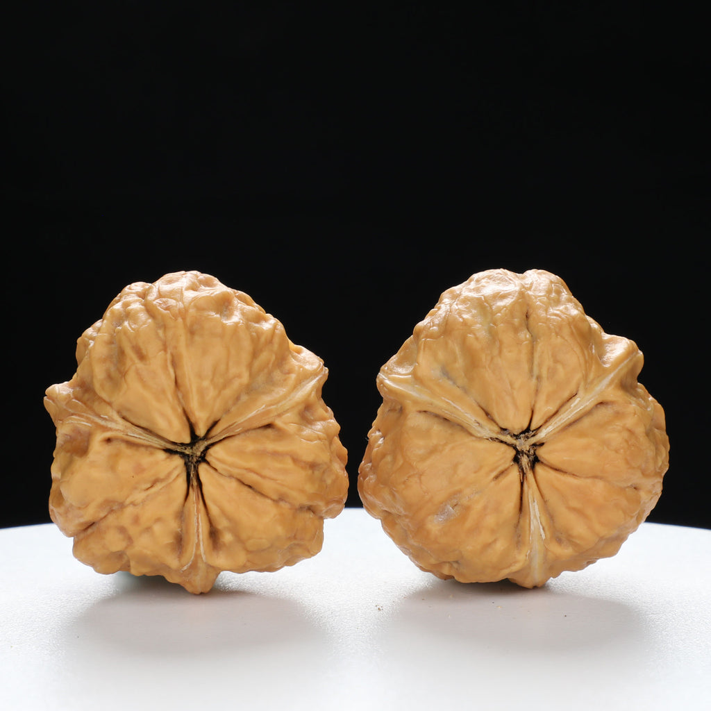 “Three-Ridged” Y-Shaped Mini Hammer Compact Triple-Ridge Wenwan Walnuts Pair | Size:34L*34W*32H | UPI:UR-00110