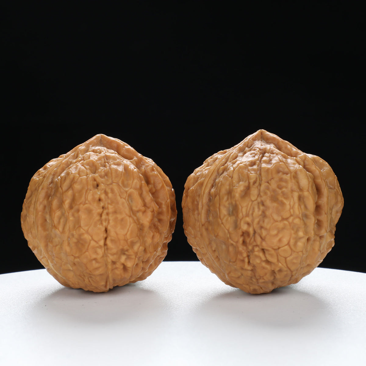 “Three-Ridged” Collector's Highly Matched Y-Form Toad Head Triple-Ridge Wenwan Walnuts Pair | Size:38L*39W*38H | UPI:UR-00111
