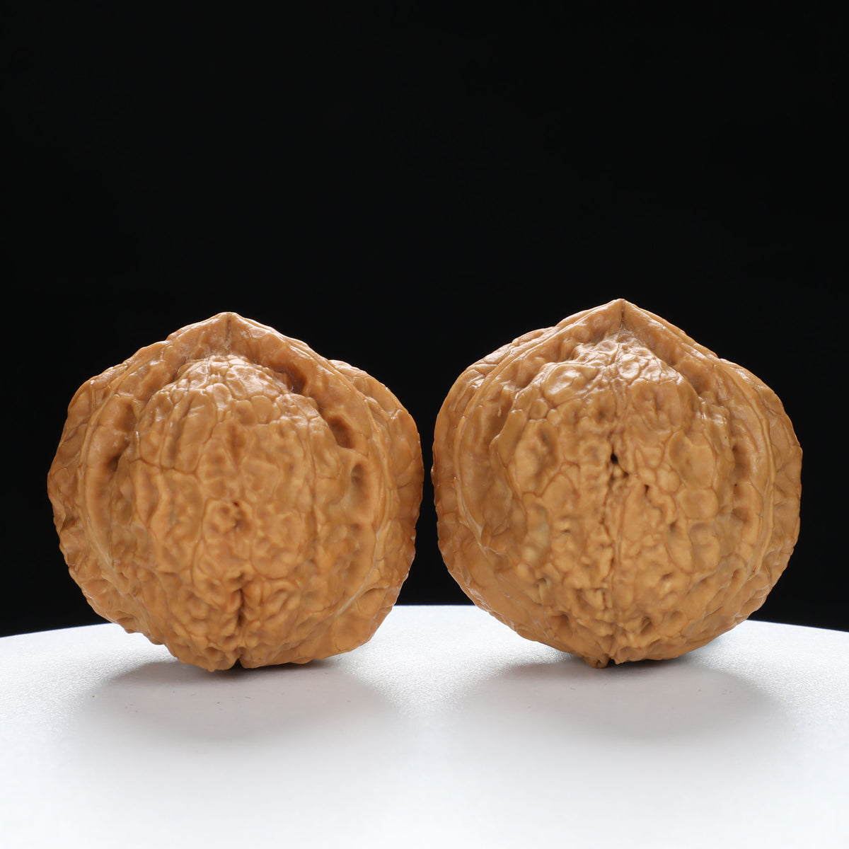 “Three-Ridged” Collector's Highly Matched Y-Form Toad Head Triple-Ridge Wenwan Walnuts Pair | Size:38L*39W*38H | UPI:UR-00111