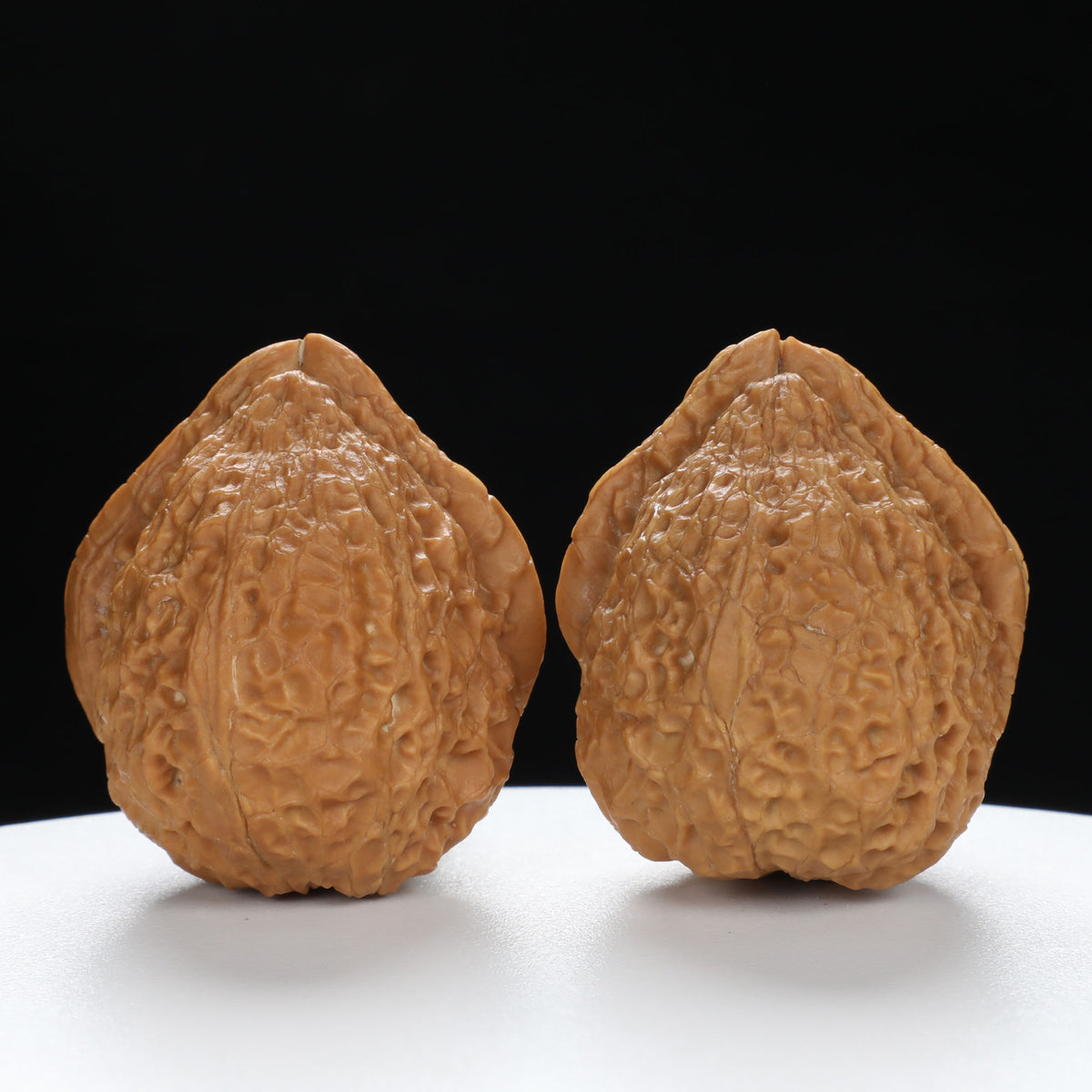 “Toad Head” Peach-Form Golden Toad Hamato Wenwan Walnuts Pair | Size:35L*39W*41H | UPI:UR-00112