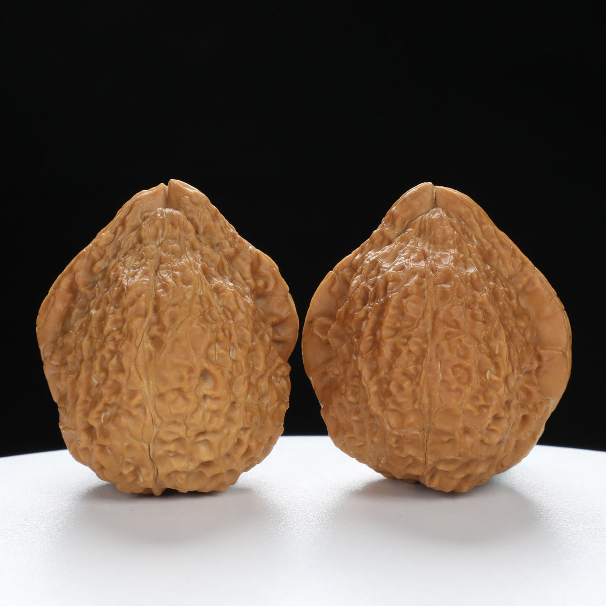 “Toad Head” Peach-Form Golden Toad Hamato Wenwan Walnuts Pair | Size:35L*39W*41H | UPI:UR-00112