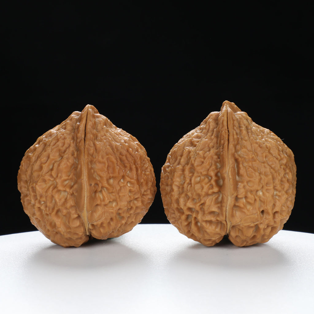 “Toad Head” Peach-Form Golden Toad Hamato Wenwan Walnuts Pair | Size:35L*39W*41H | UPI:UR-00112