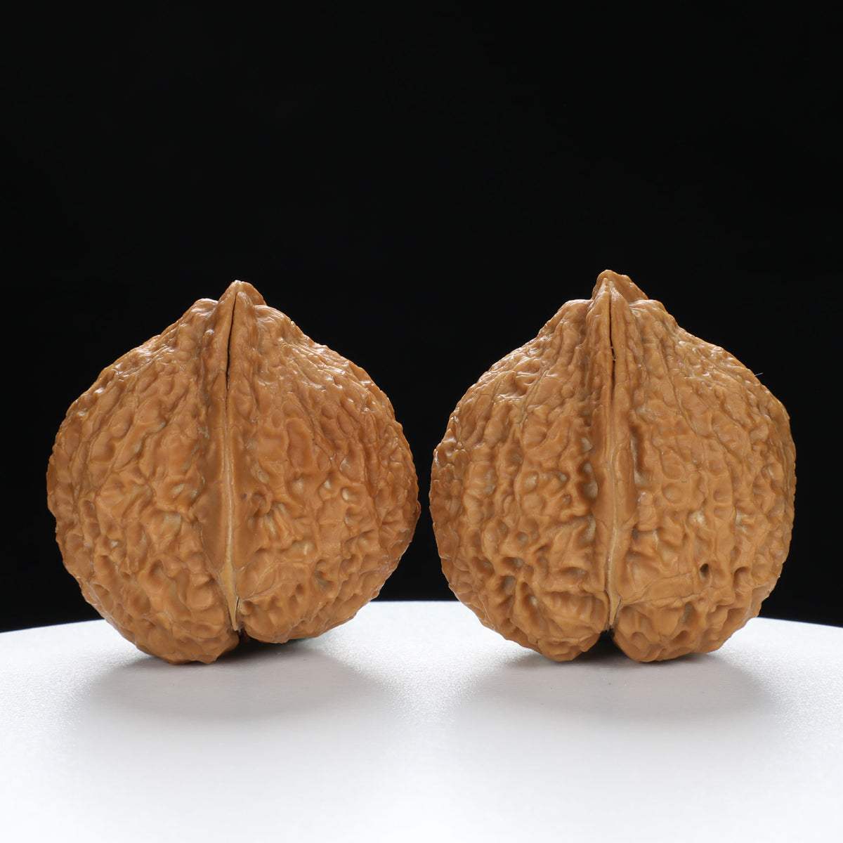 “Toad Head” Peach-Form Golden Toad Hamato Wenwan Walnuts Pair | Size:35L*39W*41H | UPI:UR-00112
