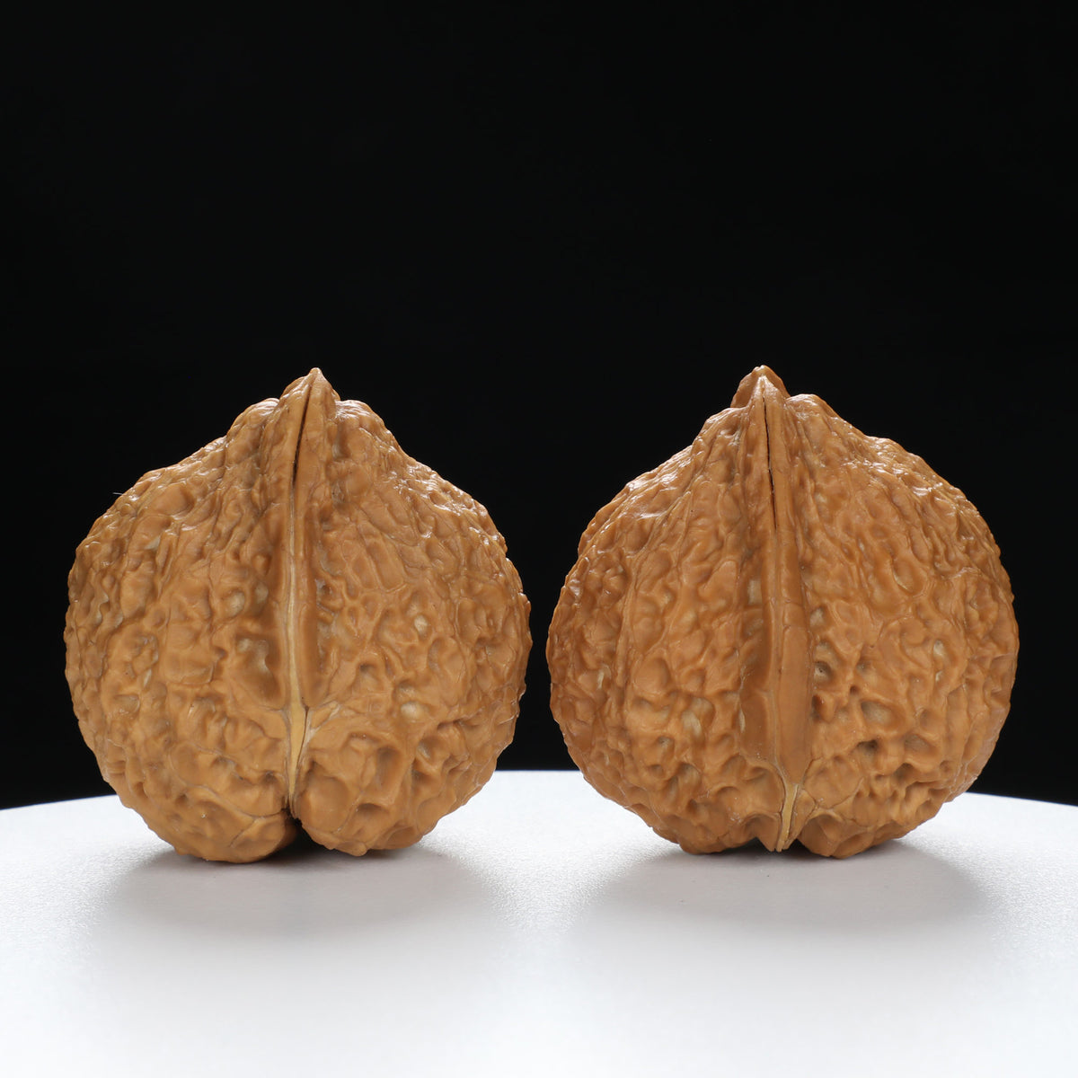 “Toad Head” Peach-Form Golden Toad Hamato Wenwan Walnuts Pair | Size:35L*39W*41H | UPI:UR-00112