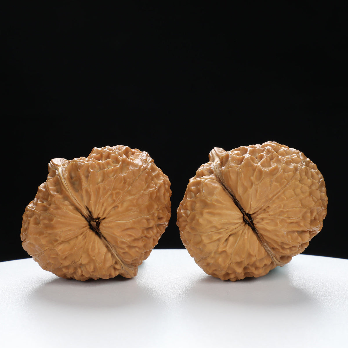 “Toad Head” Peach-Form Golden Toad Hamato Wenwan Walnuts Pair | Size:35L*39W*41H | UPI:UR-00112