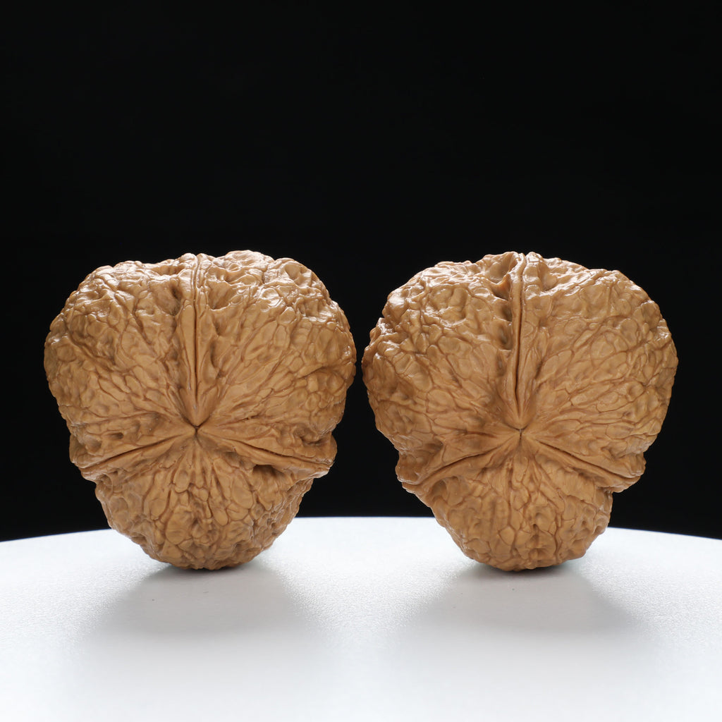 “Three-Ridged” Collector's Y-Form Onigiri Toad Head Triple-Ridge Wenwan Walnuts Pair | Size:38L*37W*35H | UPI:UR-00114