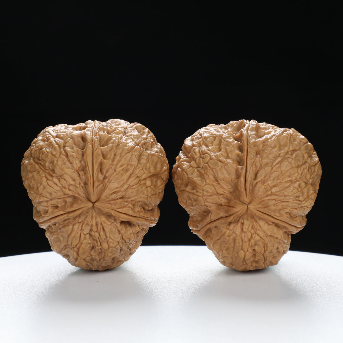 “Three-Ridged” Collector's Y-Form Onigiri Toad Head Triple-Ridge Wenwan Walnuts Pair | Size:38L*37W*35H | UPI:UR-00114