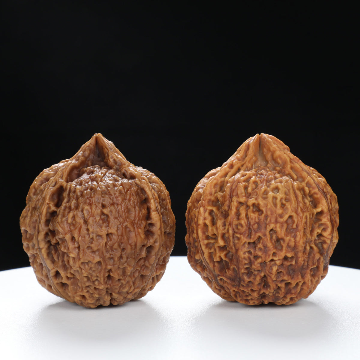 “Three-Ridged” Hand-Matched Symmetrical Three-Spoke Iron Peach Triple-Ridge Walnuts Pair | Size:39L*39W*43H | UPI:UR-00118