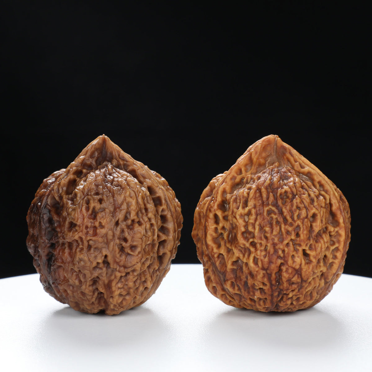 “Three-Ridged” Hand-Matched Symmetrical Three-Spoke Iron Peach Triple-Ridge Walnuts Pair | Size:39L*39W*43H | UPI:UR-00118