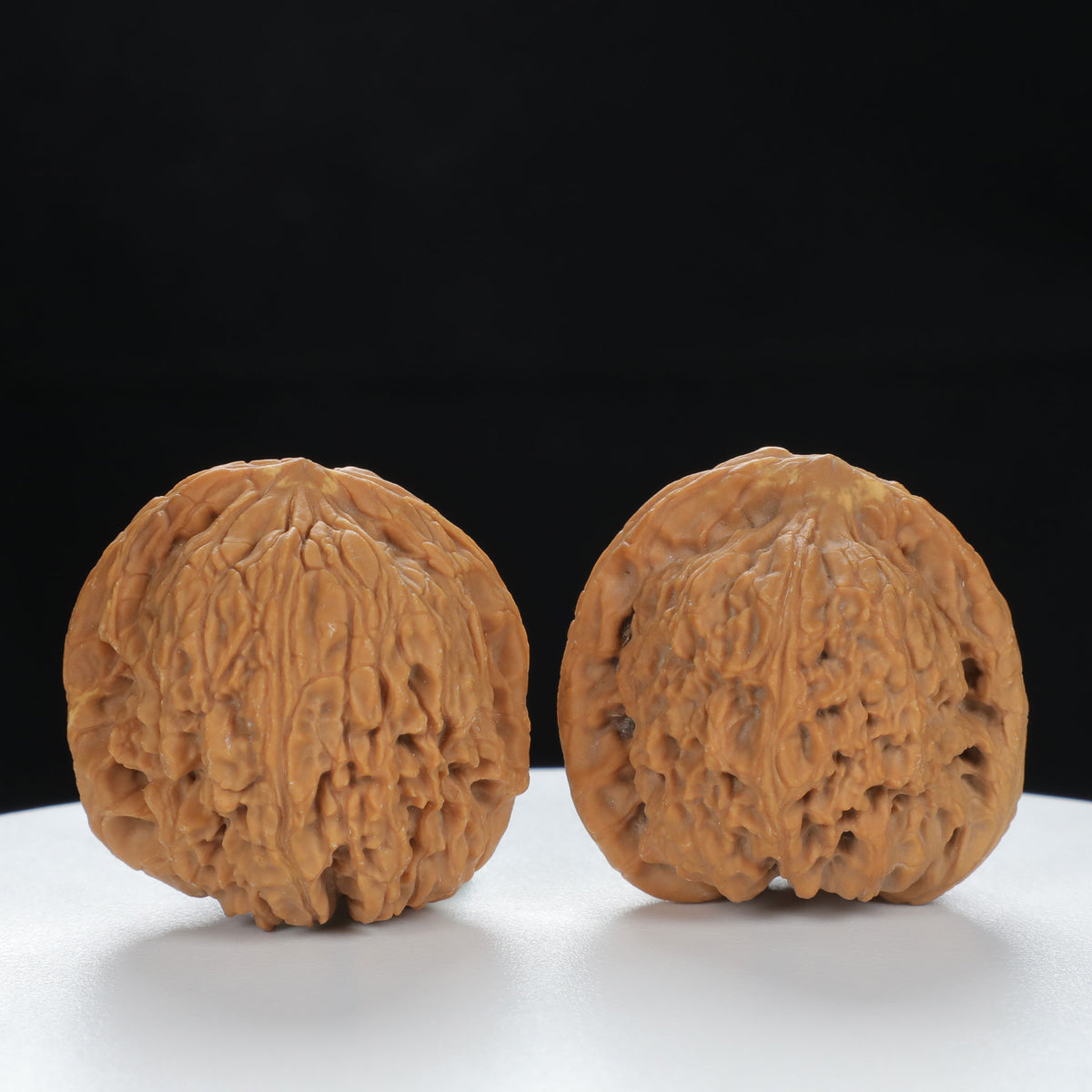 "Nanjiang Stone" Classic entry level Wenwan Walnuts Pair | Size:37L*35W*36H | UPI:UR-00120